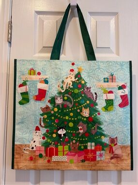 TJ Maxx/ Marshalls Holiday Reusable Tote Bag: Festive Cats 🐈‍⬛🎄🐈